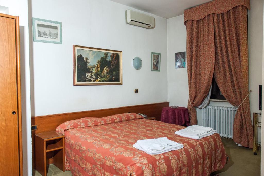 Vip Hotel Πιατσέντζα Εξωτερικό φωτογραφία