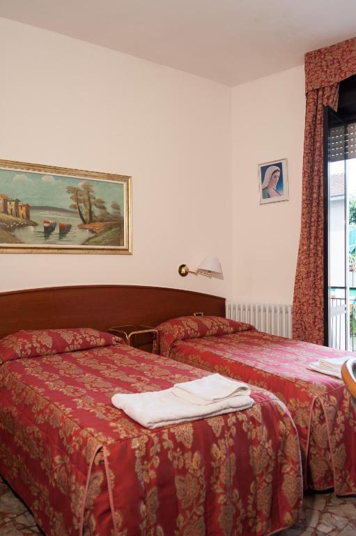 Vip Hotel Πιατσέντζα Δωμάτιο φωτογραφία