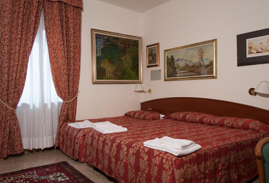 Vip Hotel Πιατσέντζα Δωμάτιο φωτογραφία