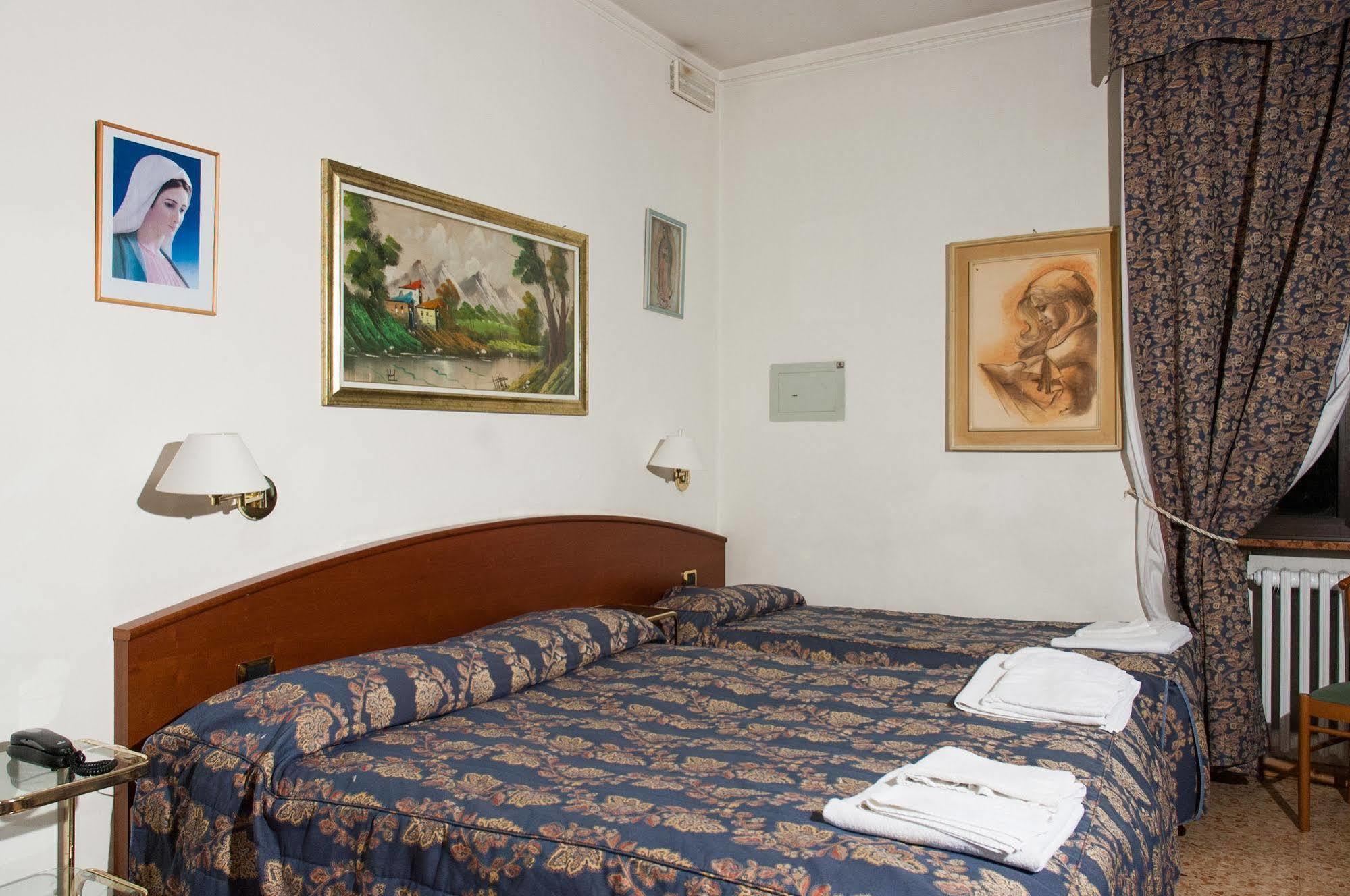 Vip Hotel Πιατσέντζα Εξωτερικό φωτογραφία