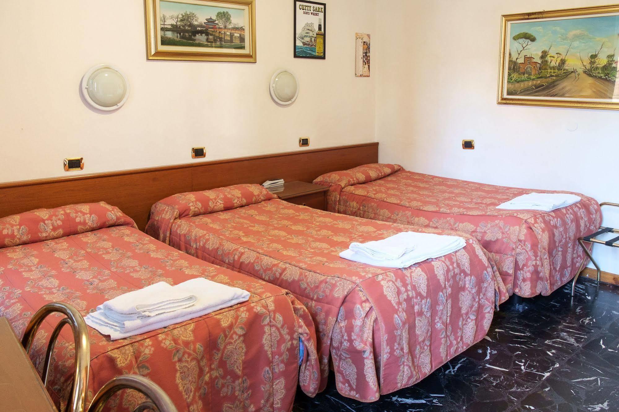 Vip Hotel Πιατσέντζα Εξωτερικό φωτογραφία