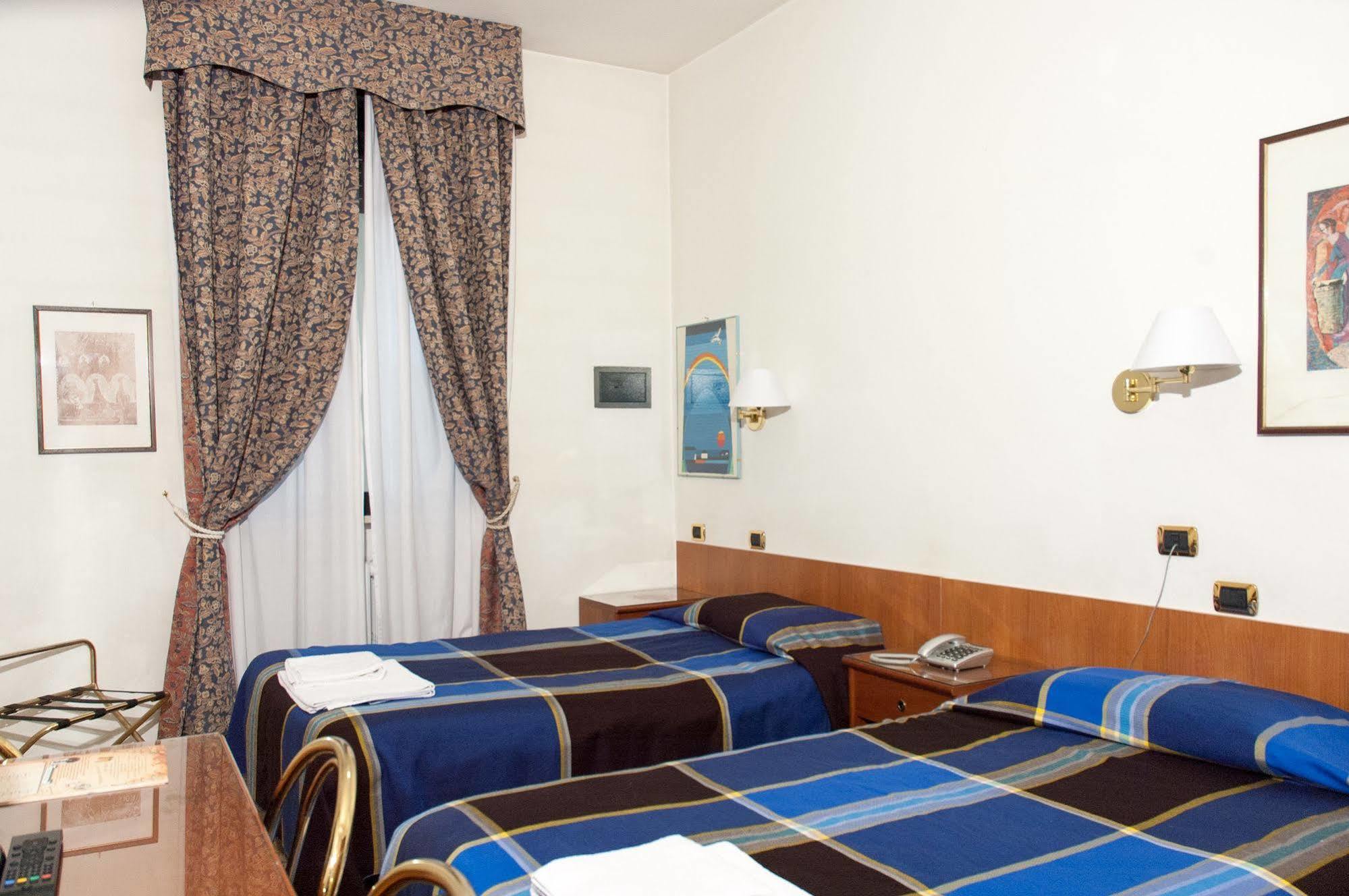Vip Hotel Πιατσέντζα Εξωτερικό φωτογραφία
