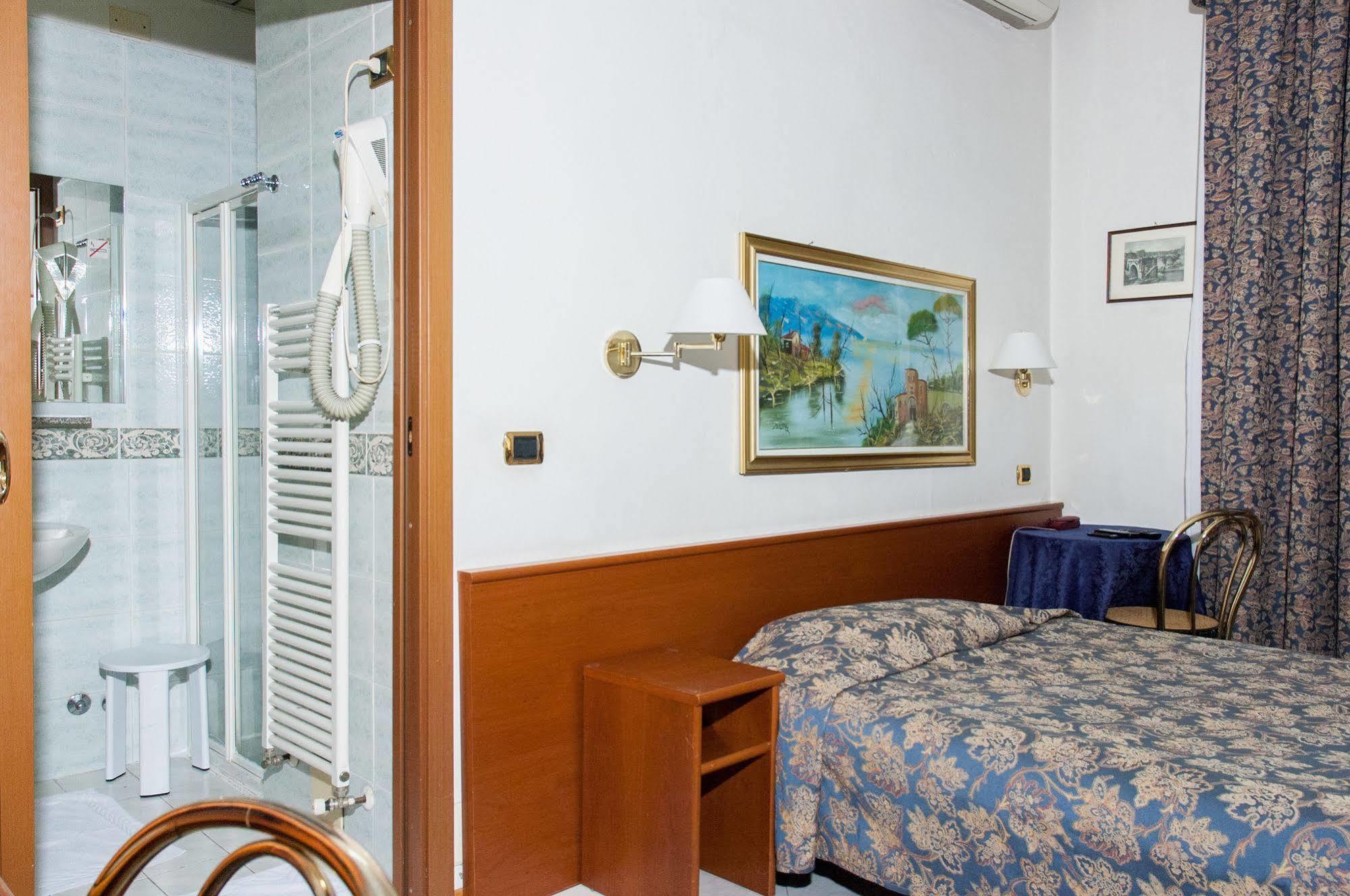 Vip Hotel Πιατσέντζα Εξωτερικό φωτογραφία